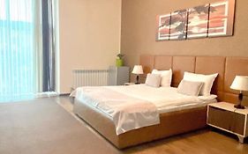 Caravan Hotel