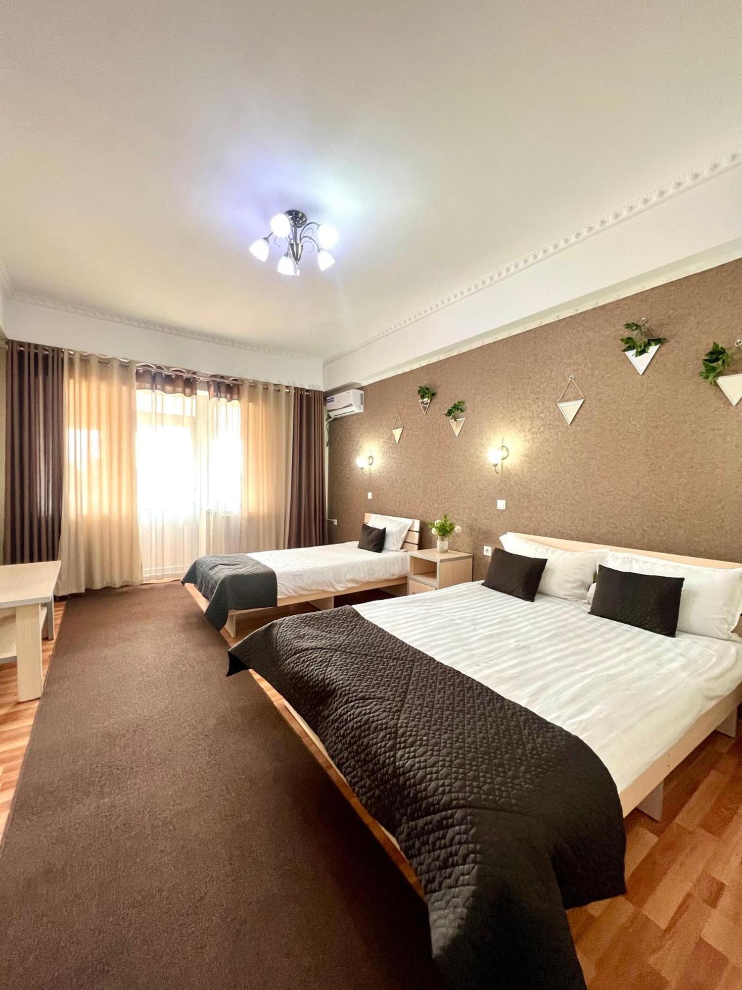 Caravan Hotel Karakol Exterior foto